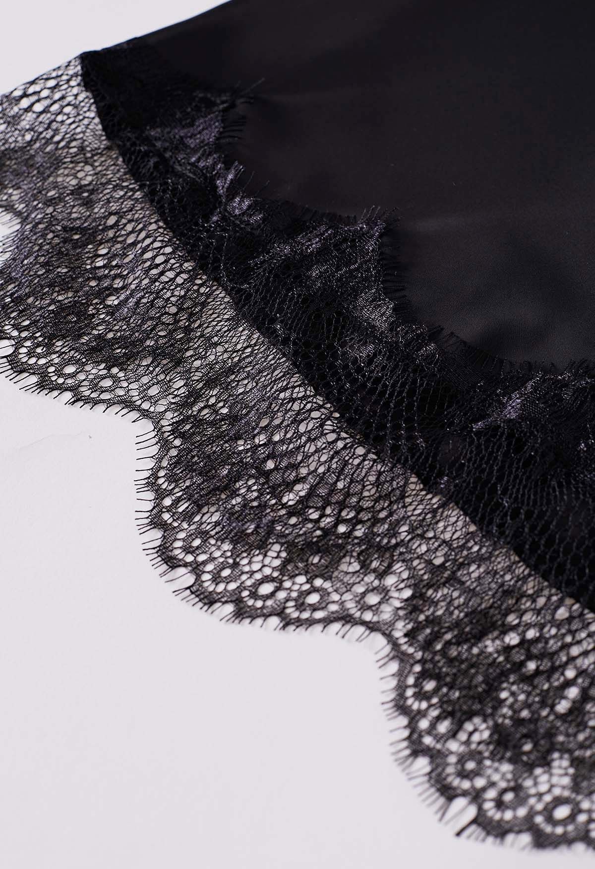 Mini-jupe en satin noir à dentelle festonnée - Femme