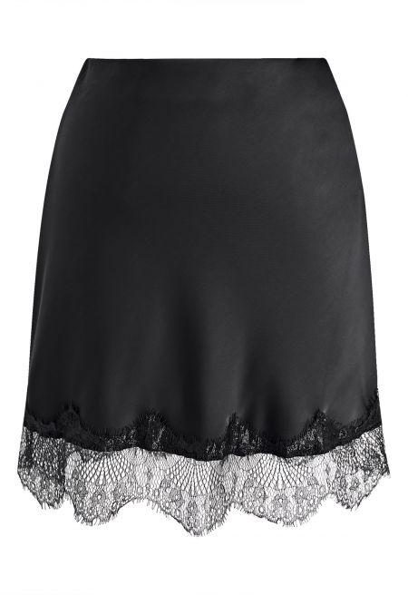 Mini-jupe en satin noir à dentelle festonnée pour brunchs et sorties weekend - Femme - image 2
