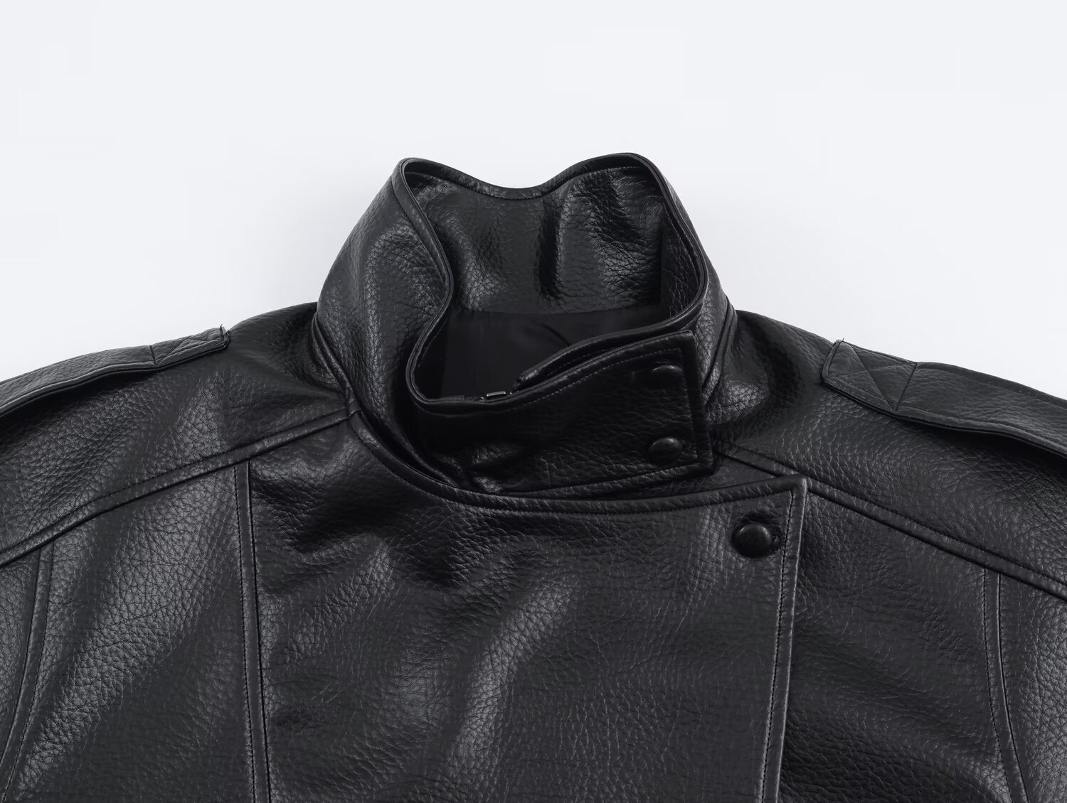 Veste en Cuir Vegan Asymétrique Carla pour Femmes - Élégante et Confortable - image 6