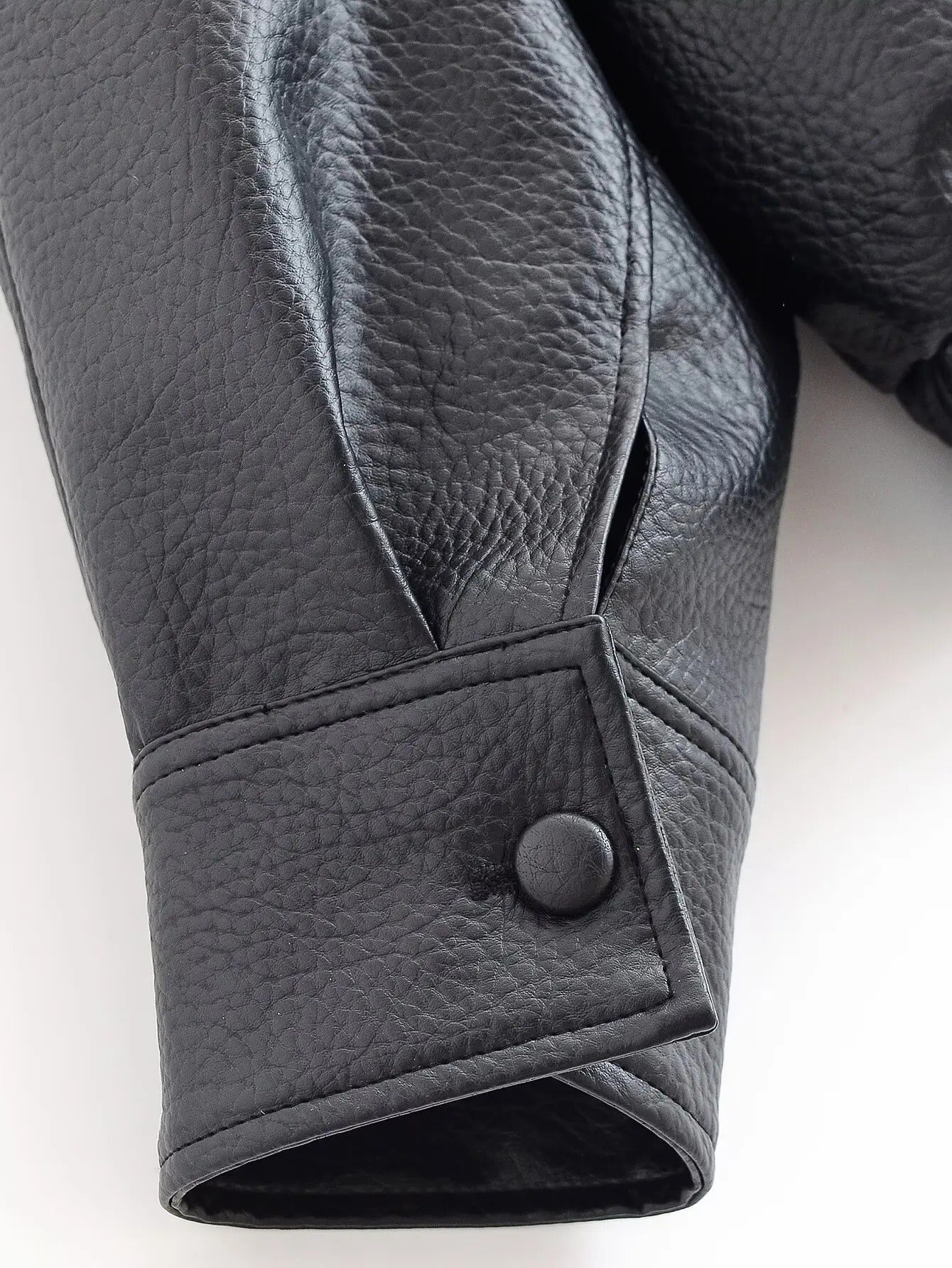 Veste en Cuir Vegan Asymétrique Carla pour Femmes - Élégante et Confortable - image 8