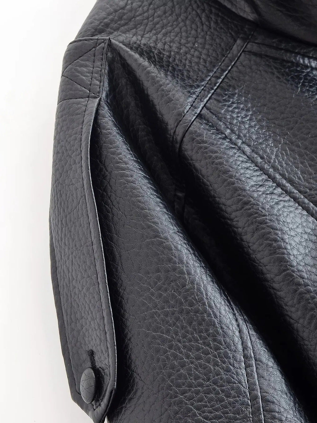 Veste en Cuir Vegan Asymétrique Carla pour Femmes - Élégante et Confortable - image 9